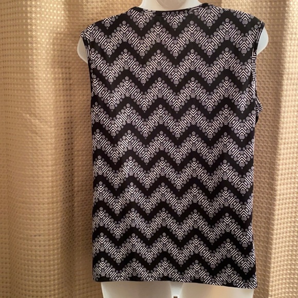 FREE w/purchase of any item $10 or more. JM Fleurette Chevron Blouse size XLP - Picture 4 of 9